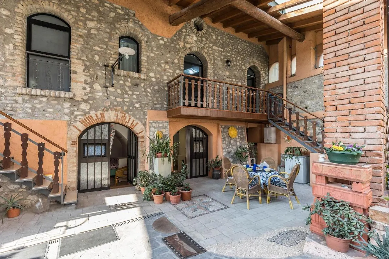 Apartment Appartamento Luna San Felice del Benaco Italy