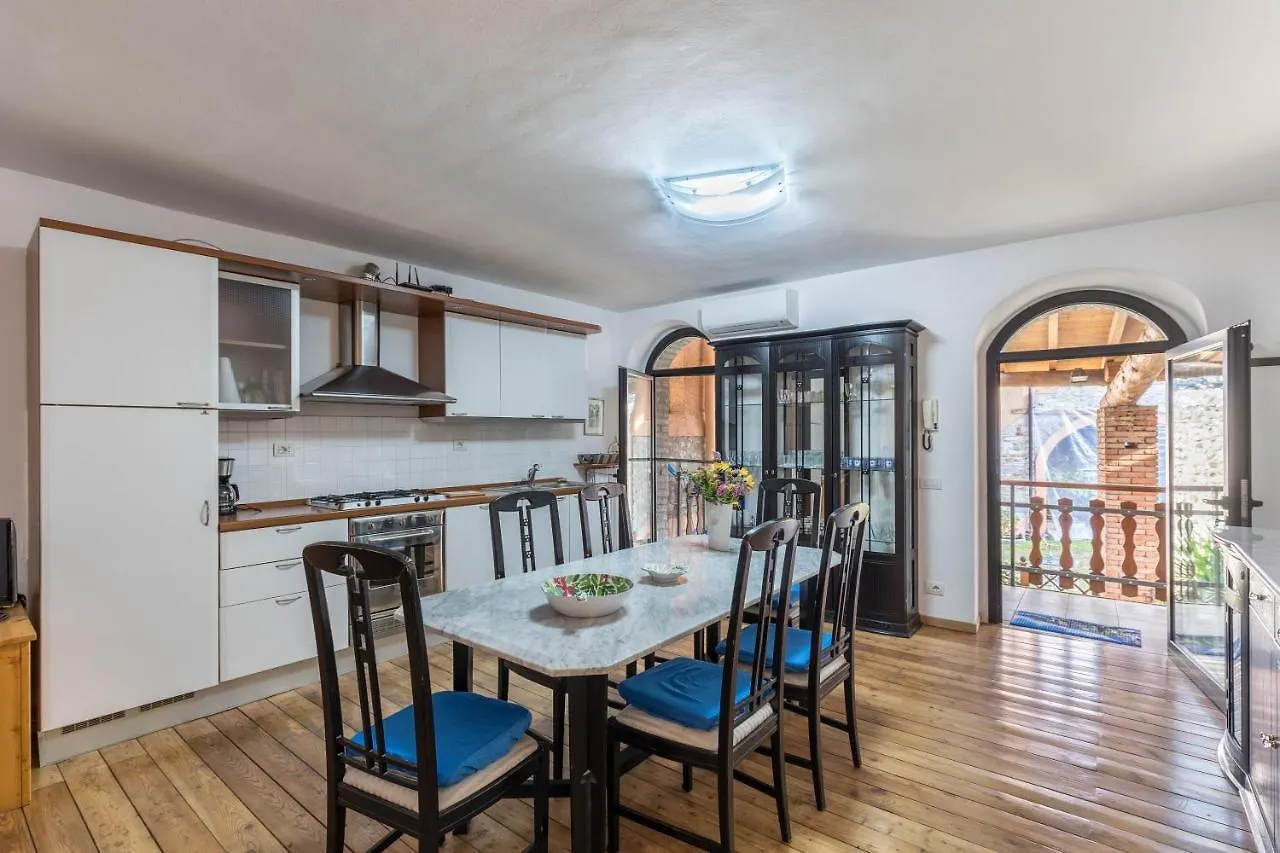 Apartment Appartamento Luna San Felice del Benaco